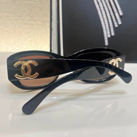 CHANEL Black Sunglasses with Gold Accents - Picture 4 of 4
